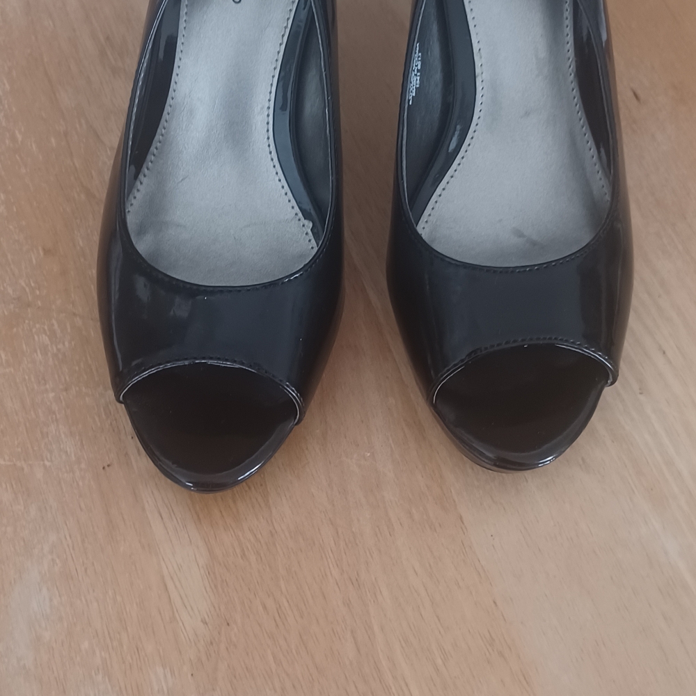 Bandolino Black Patent Peep-Toe Heels